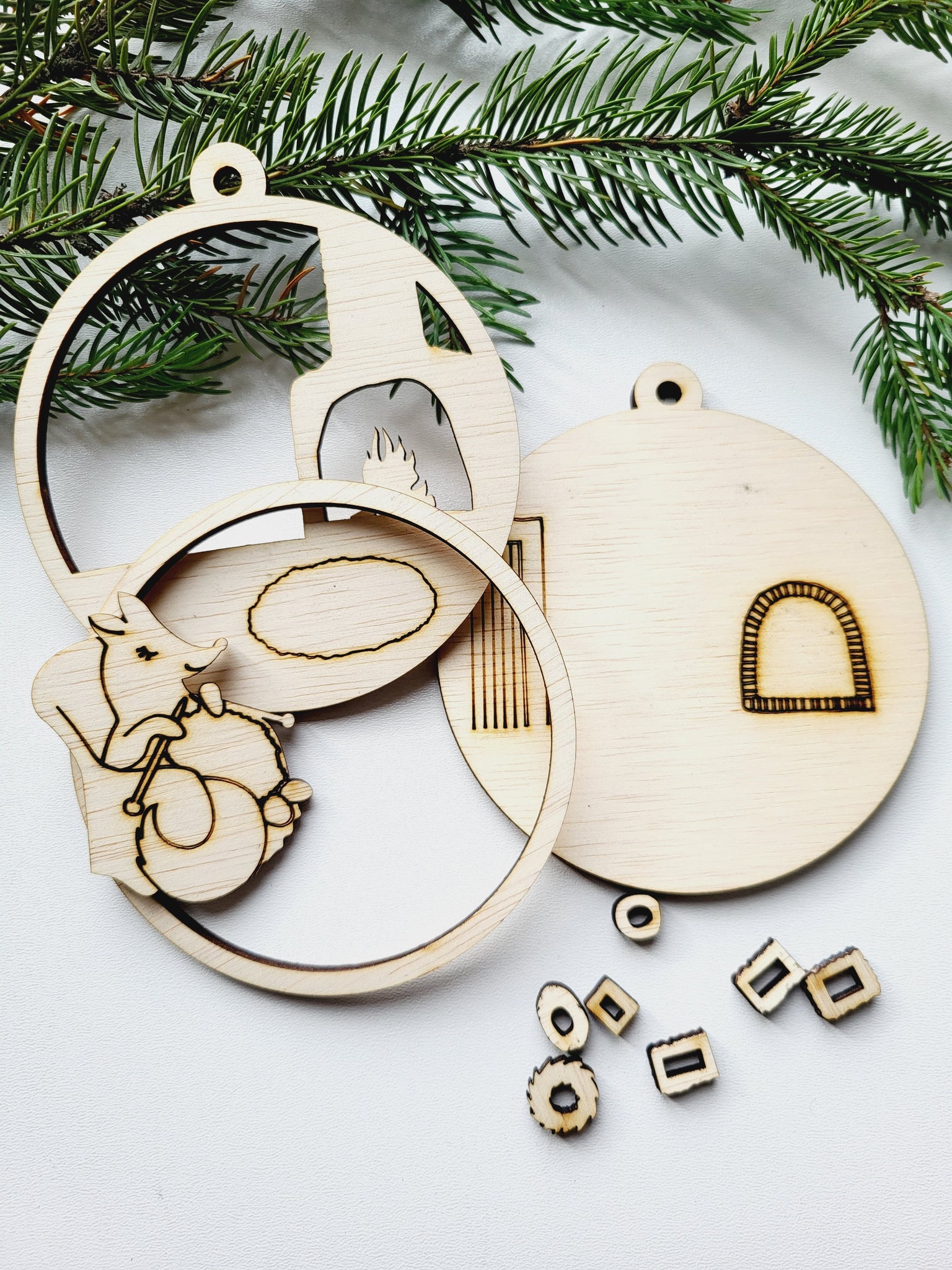 Set creativ cu 4 globuri 3D, pensulă și culori