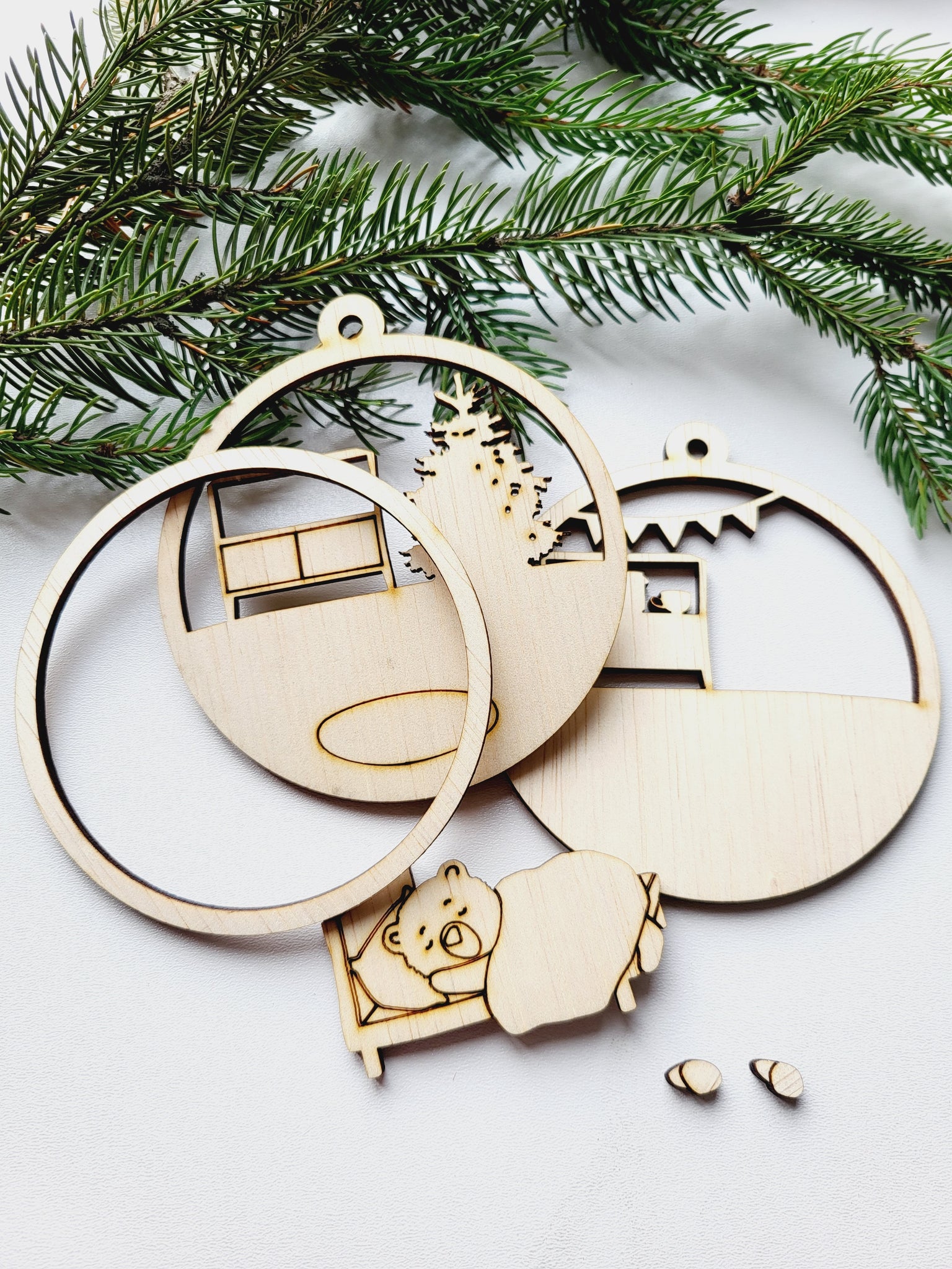 Set creativ cu 4 globuri 3D, pensulă și culori